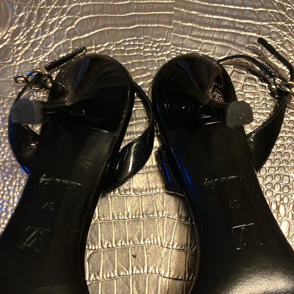 Black, vintage authentic Louis Vuitton heels. - Picture 7 of 8